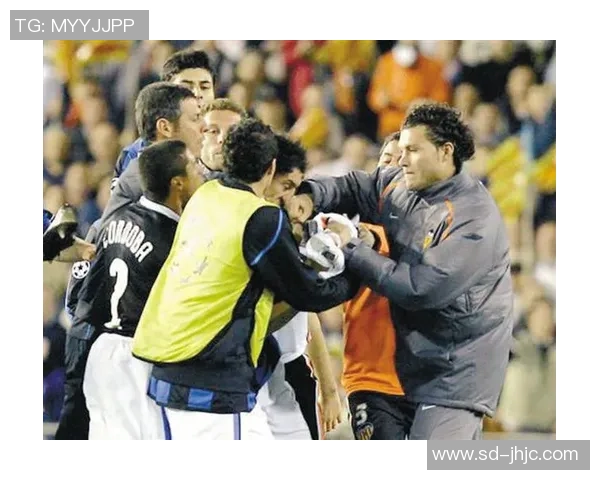 顽劣足球明星名单及其风采照片揭示球场背后的不良行为